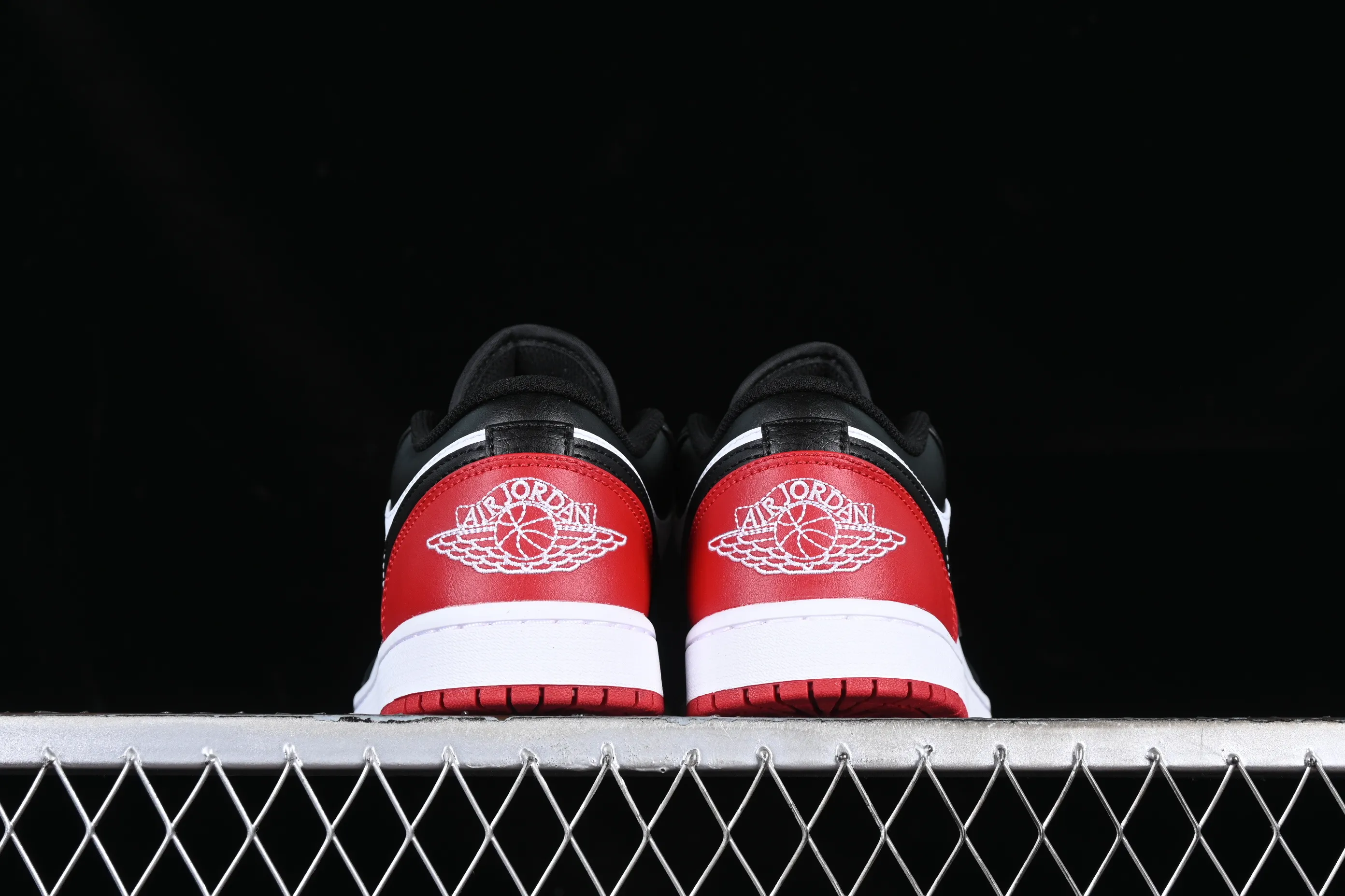 All categories Air Jordan Jordan series basketball shoes Air Jordan 1 Low G version pure original Air Jordan 1 Low SE "Bred Toe" AJ1 Joe 1 black and red low-top cultural casual sneakers 553558-161